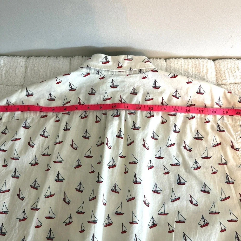 J CREW Mens Button Short Sleeve Shirt XL Coastal Sailboats Vacation Travel Beach
